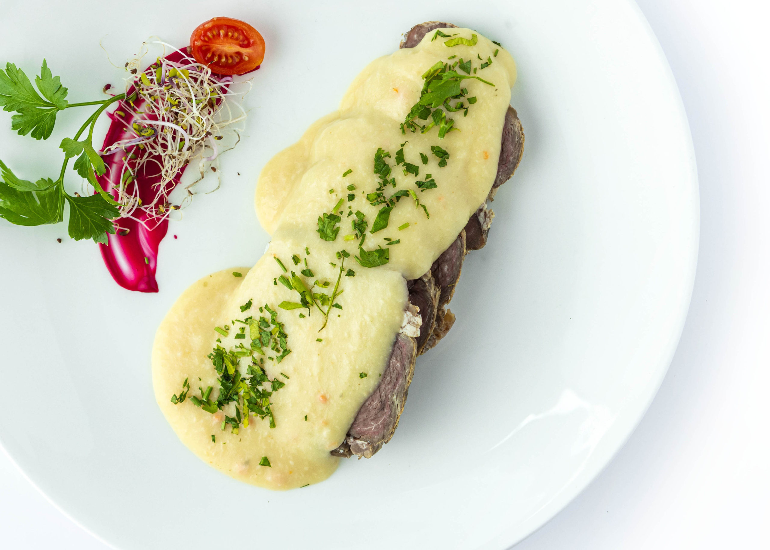 Sztuka mięsa w sosie chrzanowym